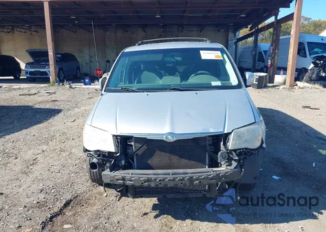 2010 Chrysler Town & Country Touring from USA, damaged, VIN 2A4RR5D16AR176131